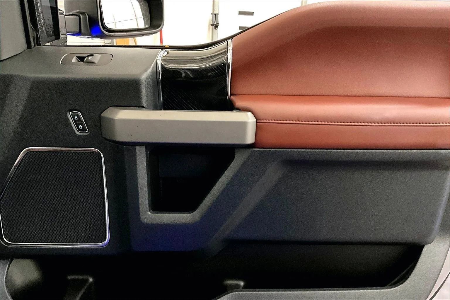 Certified 2022 Ford F450 Platinum w/ FX4 Off-Road Package image 23