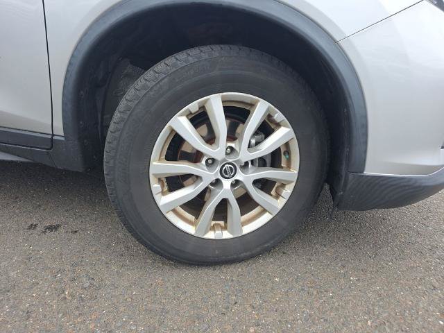 Used 2018 Nissan Rogue SV AWD/4WD image 11