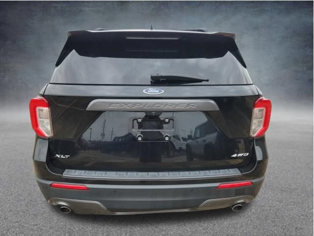 Certified 2022 Ford Explorer XLT w/ Equipment Group 202A AWD/4WD image 8