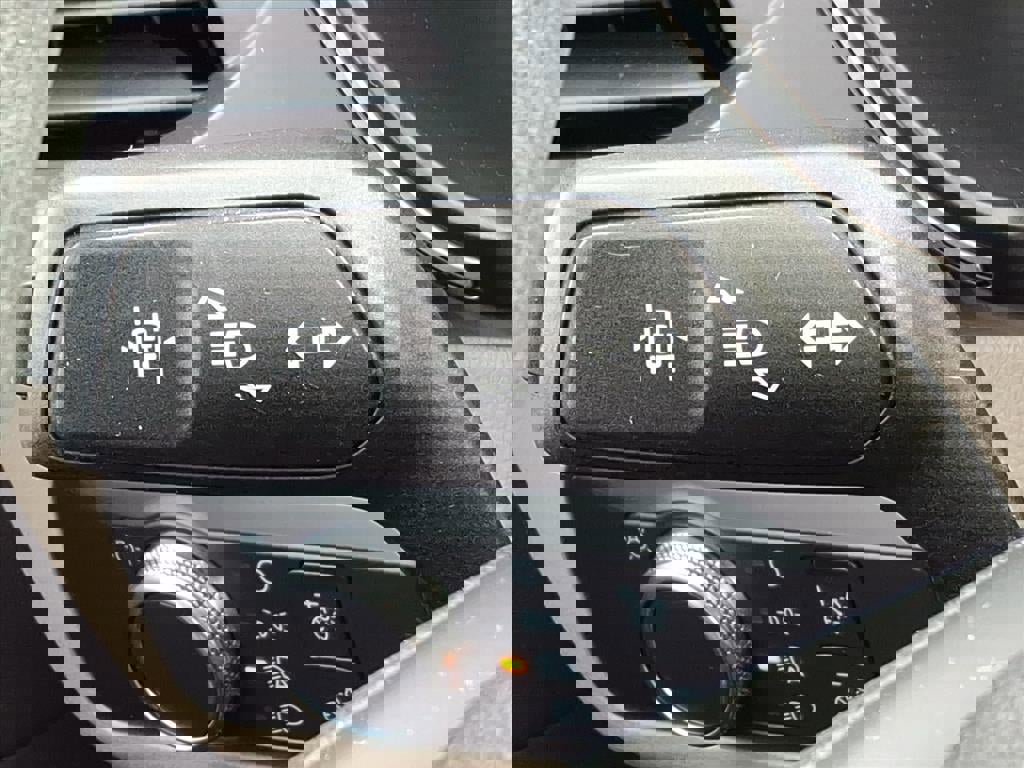 Certified 2020 Ford Escape SE image 25