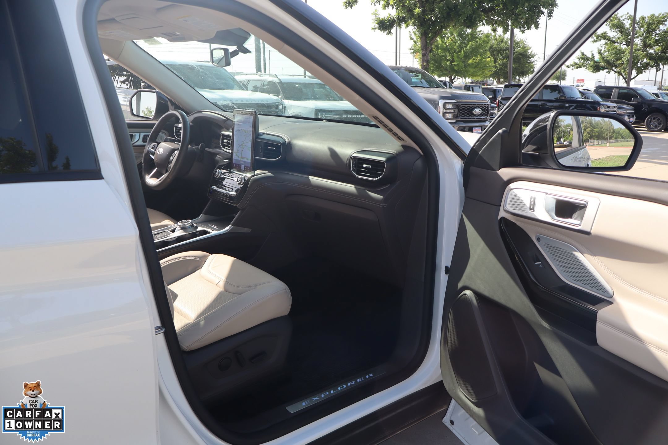 Certified 2024 Ford Explorer Platinum w/ Technology Package AWD/4WD image 30
