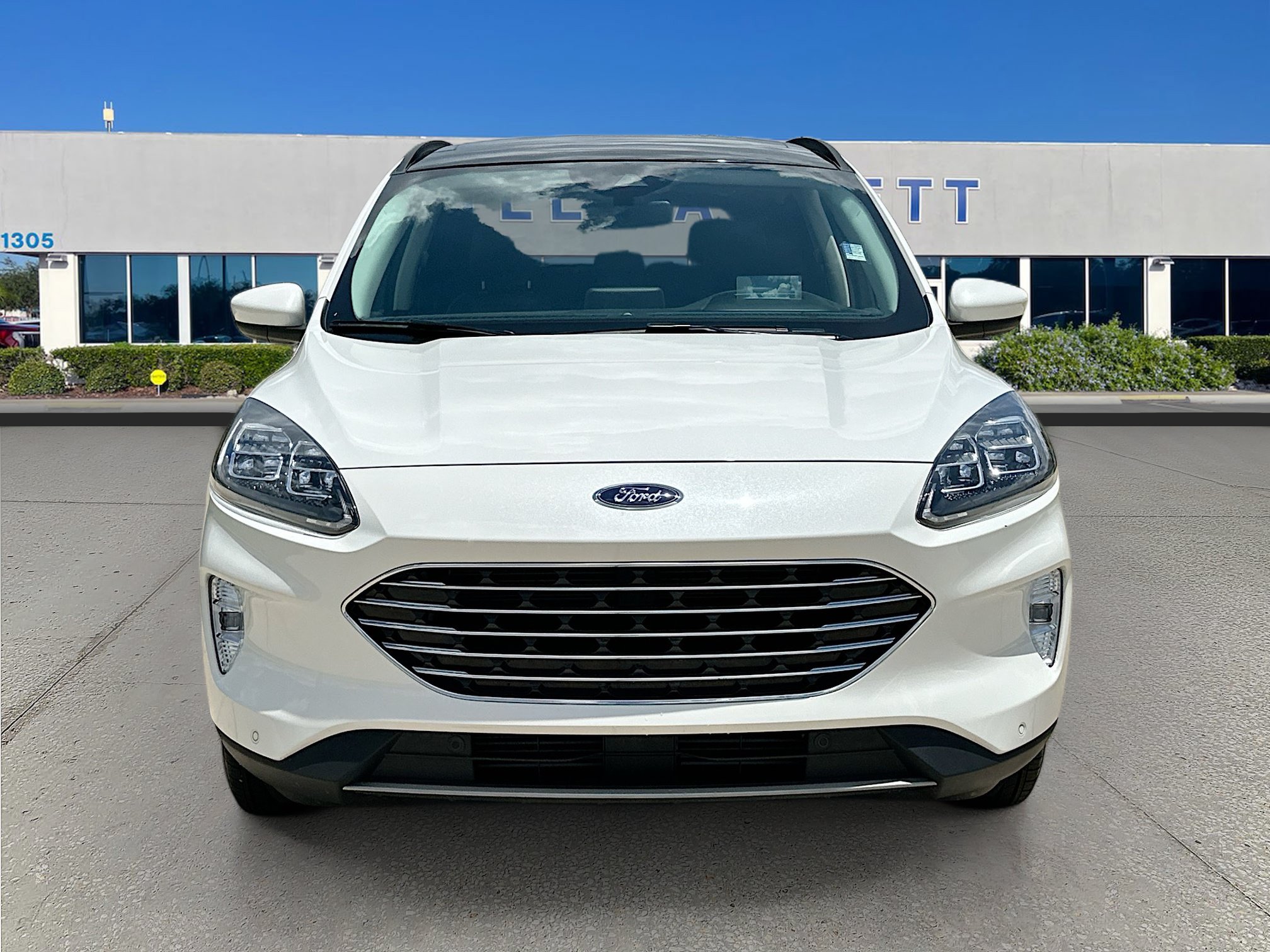 Certified 2022 Ford Escape Titanium w/ Titanium Elite Package AWD/4WD image 2
