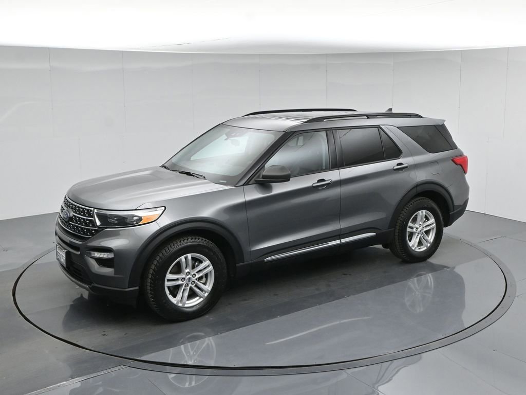 Certified 2022 Ford Explorer XLT w/ Equipment Group 202A image 30