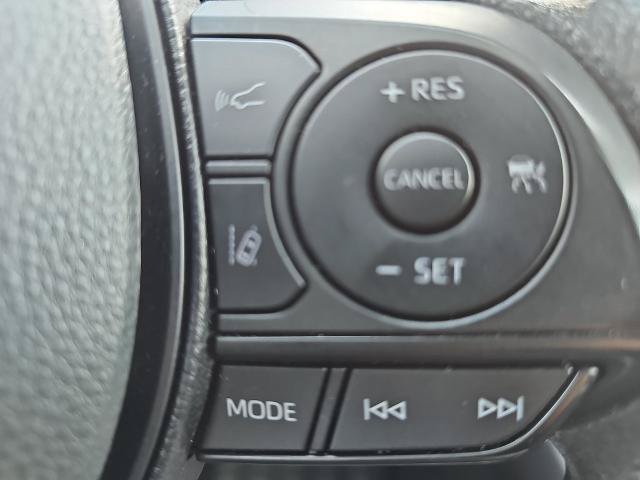 Used 2025 Toyota RAV4 XLE FWD image 18