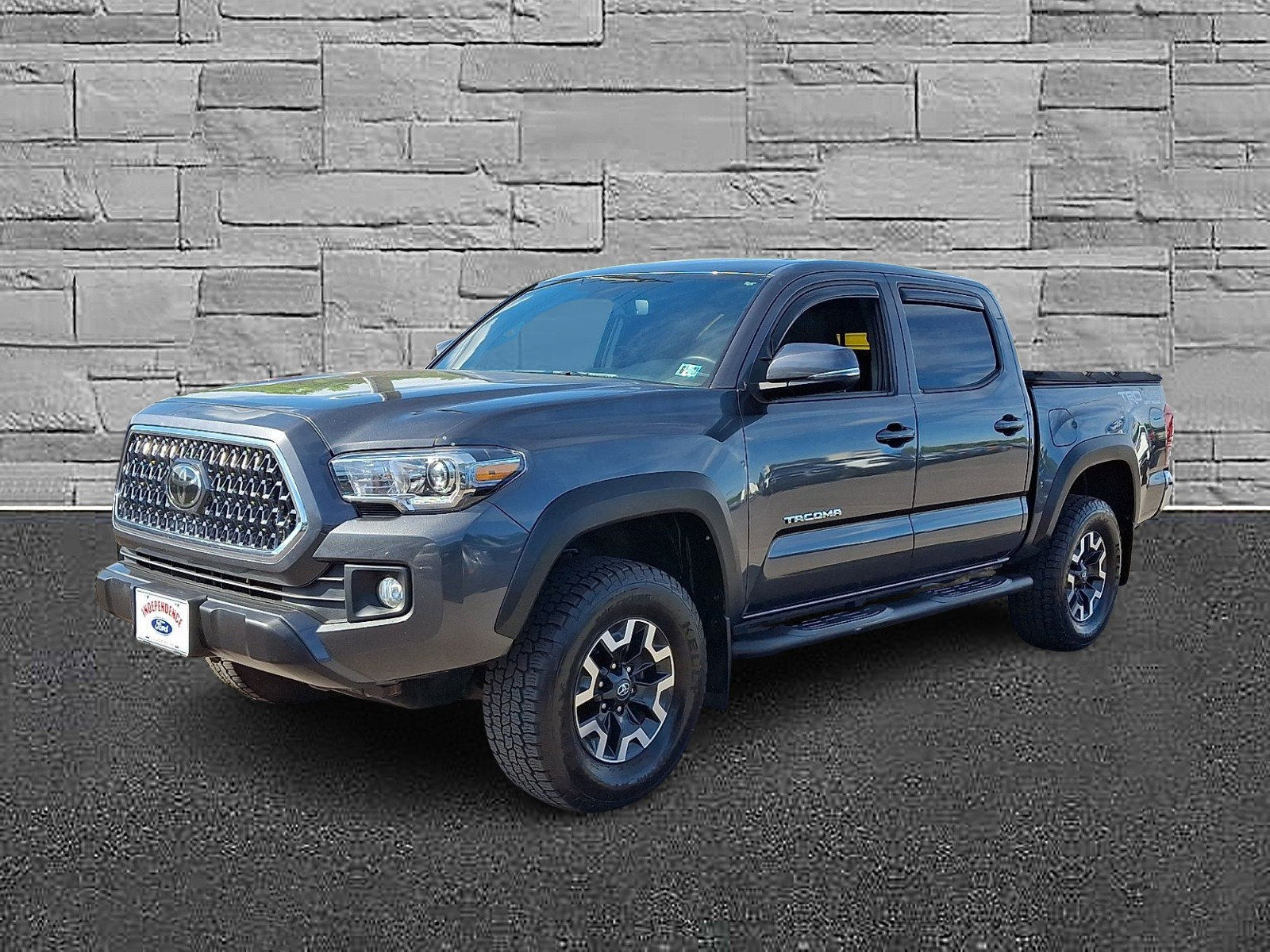 Used 2018 Toyota Tacoma TRD Off-Road AWD/4WD image 5