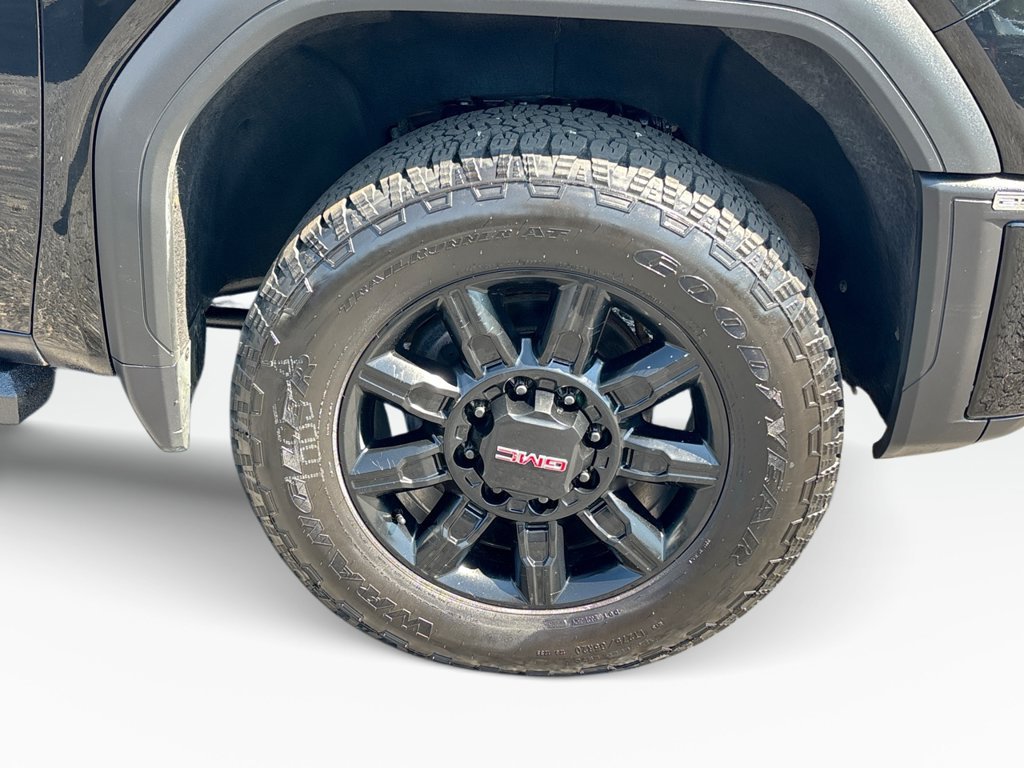 Used 2024 GMC Sierra 2500 AT4 w/ Technology Package AWD/4WD image 11