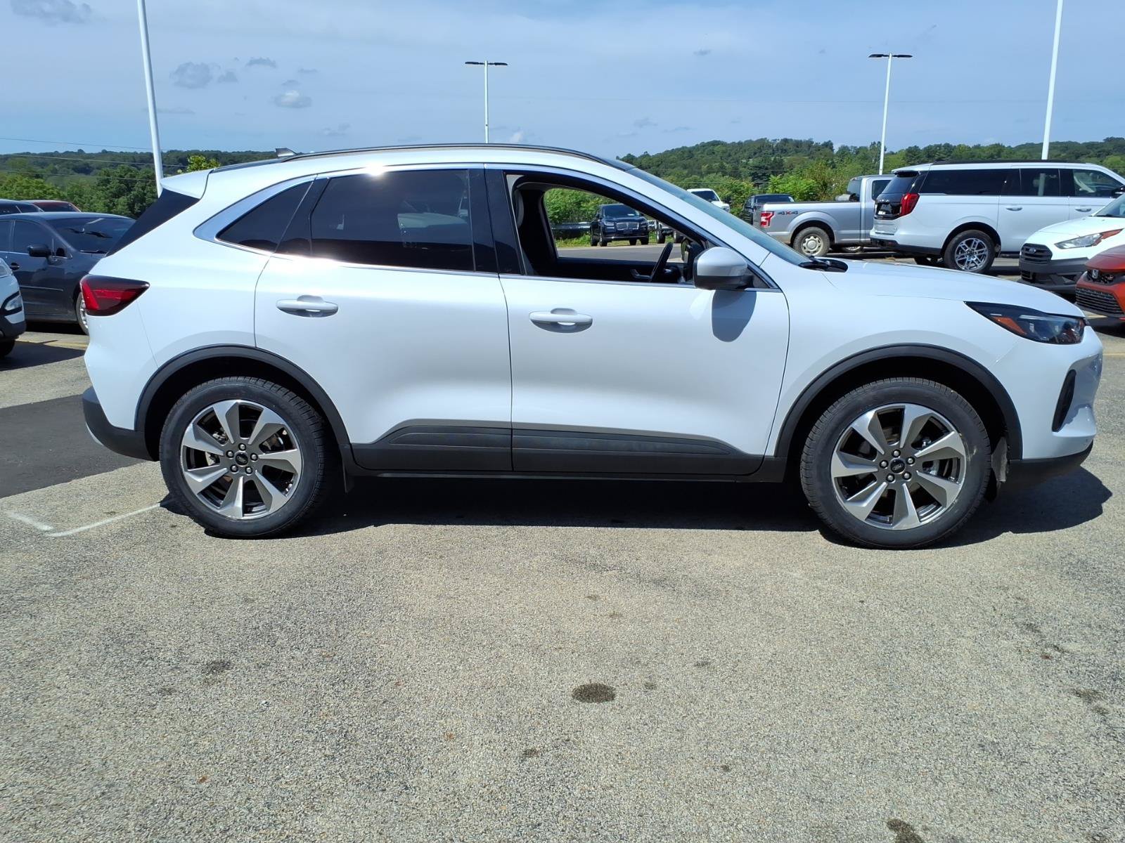Certified 2025 Ford Escape Platinum w/ Premium Technology Package AWD/4WD image 6