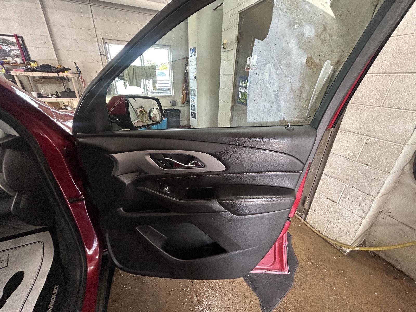 Used 2019 Chevrolet Traverse LT FWD image 13