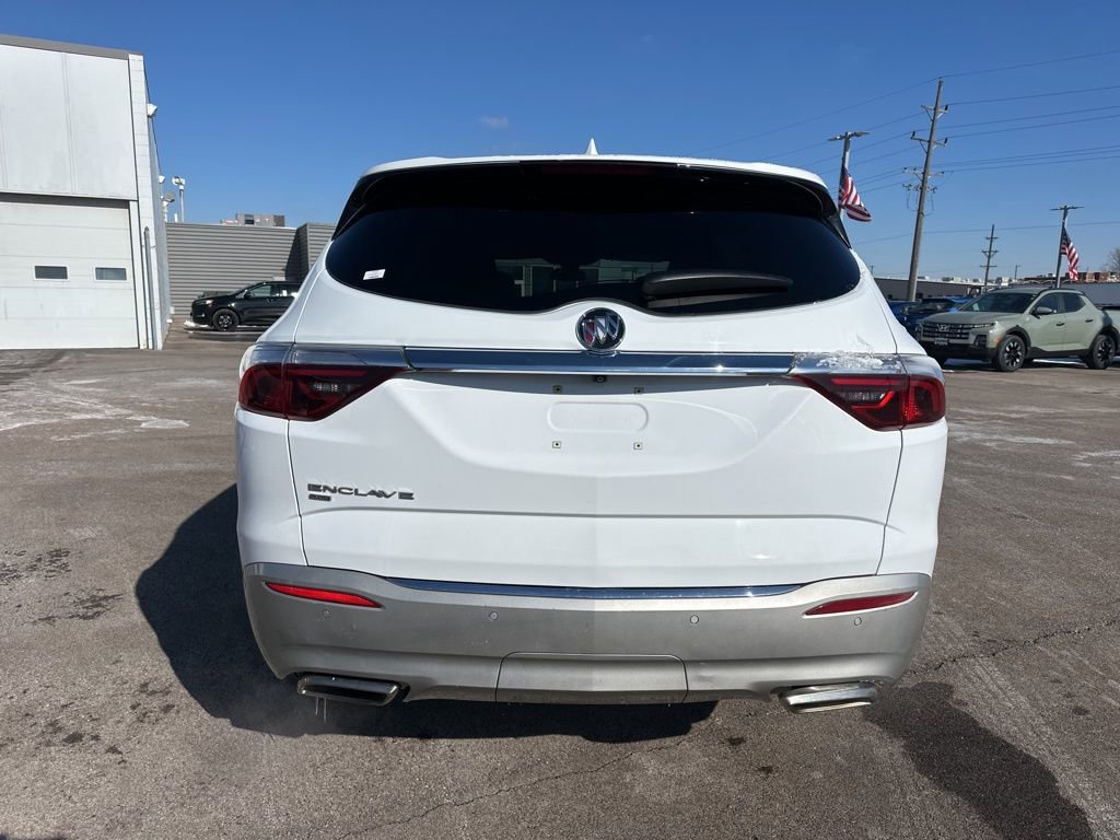 Used 2022 Buick Enclave Essence image 9