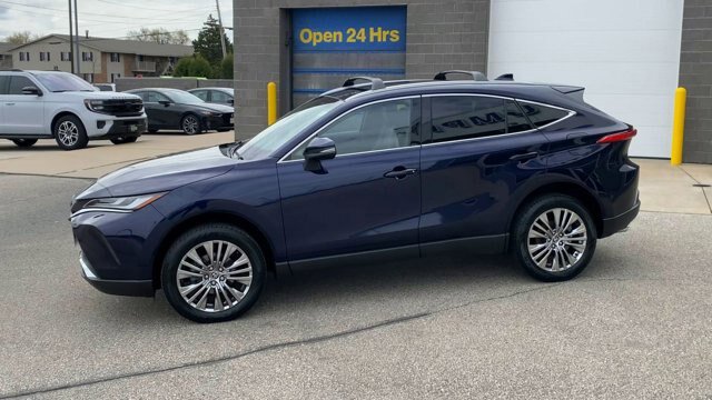Used 2023 Toyota Venza XLE AWD/4WD image 6