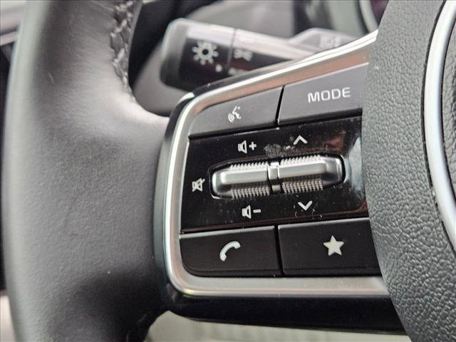 Used 2024 Kia Carnival EX FWD image 25