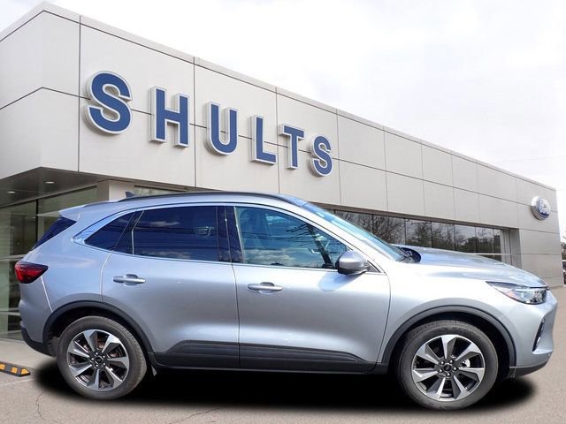 Certified 2023 Ford Escape Platinum AWD/4WD image 2