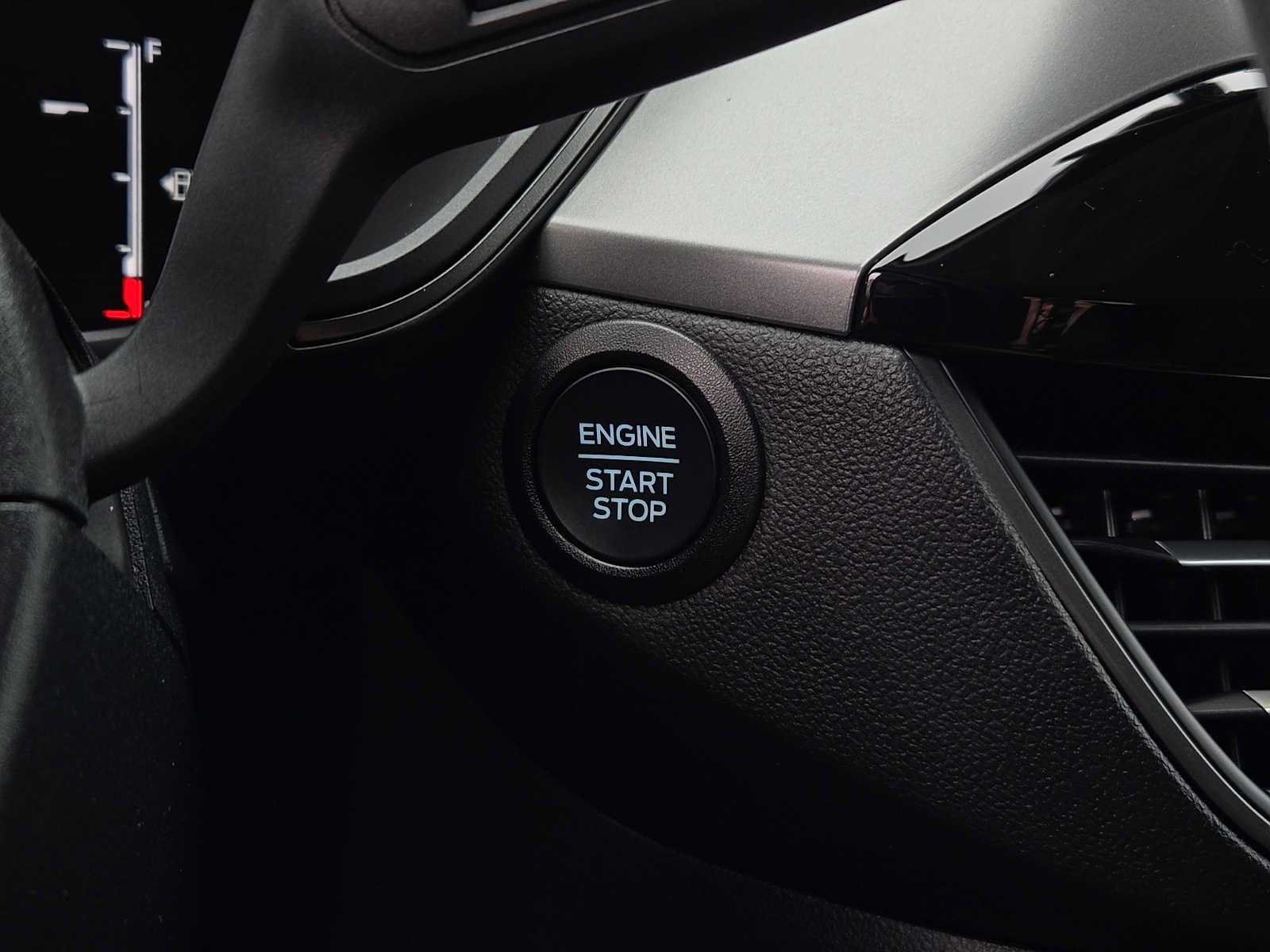 Certified 2025 Ford Escape Active AWD/4WD image 22