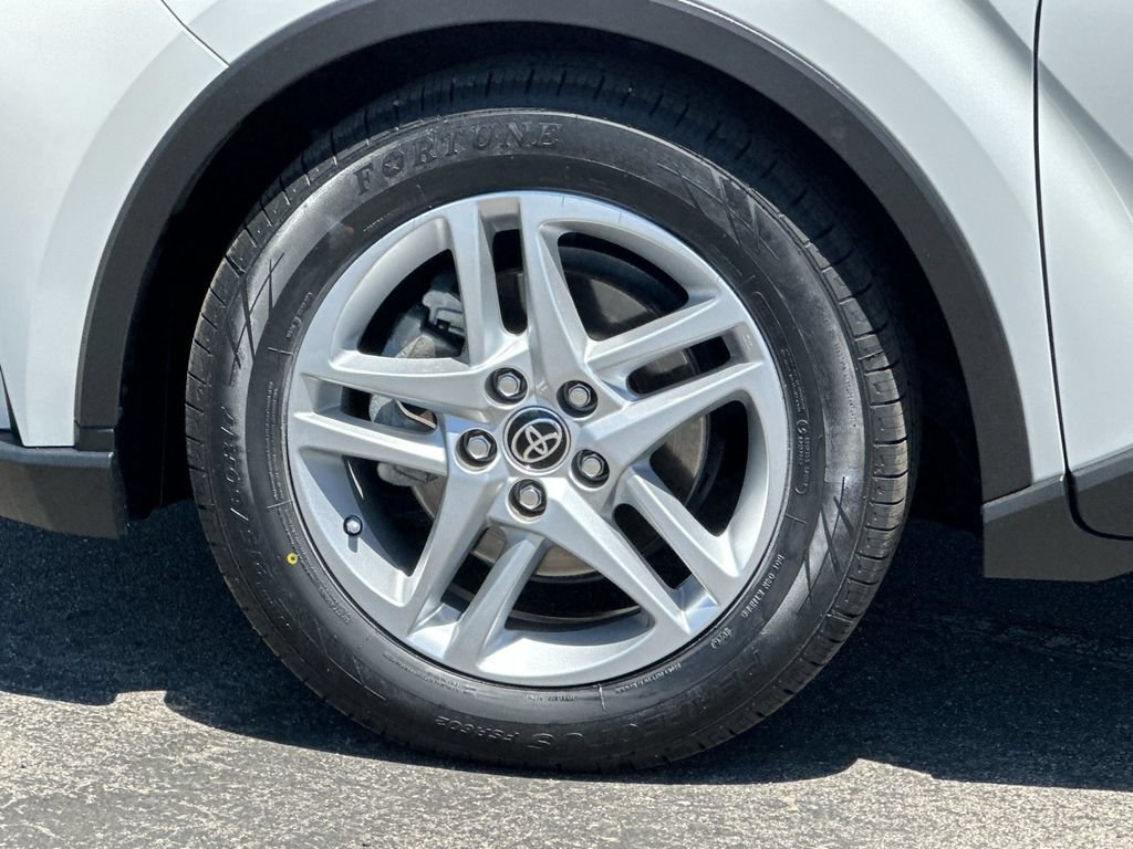 Used 2021 Toyota C-HR LE FWD image 23