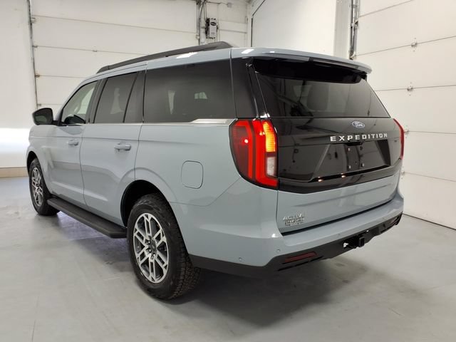 Certified 2025 Ford Expedition Active AWD/4WD image 5