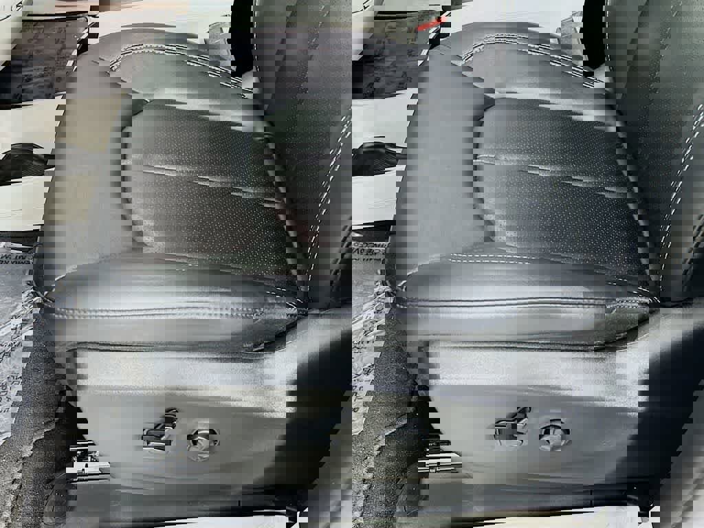 Used 2024 Chrysler Pacifica Touring-L image 30