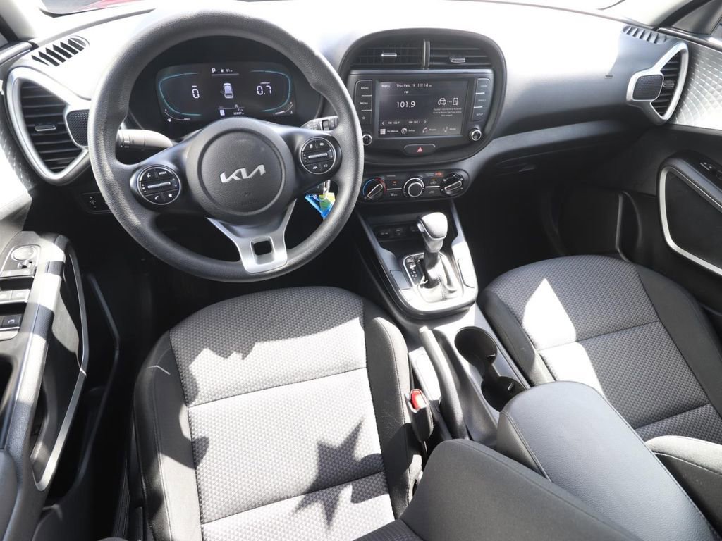 Used 2025 Kia Soul LX w/ LX Technology Package image 10