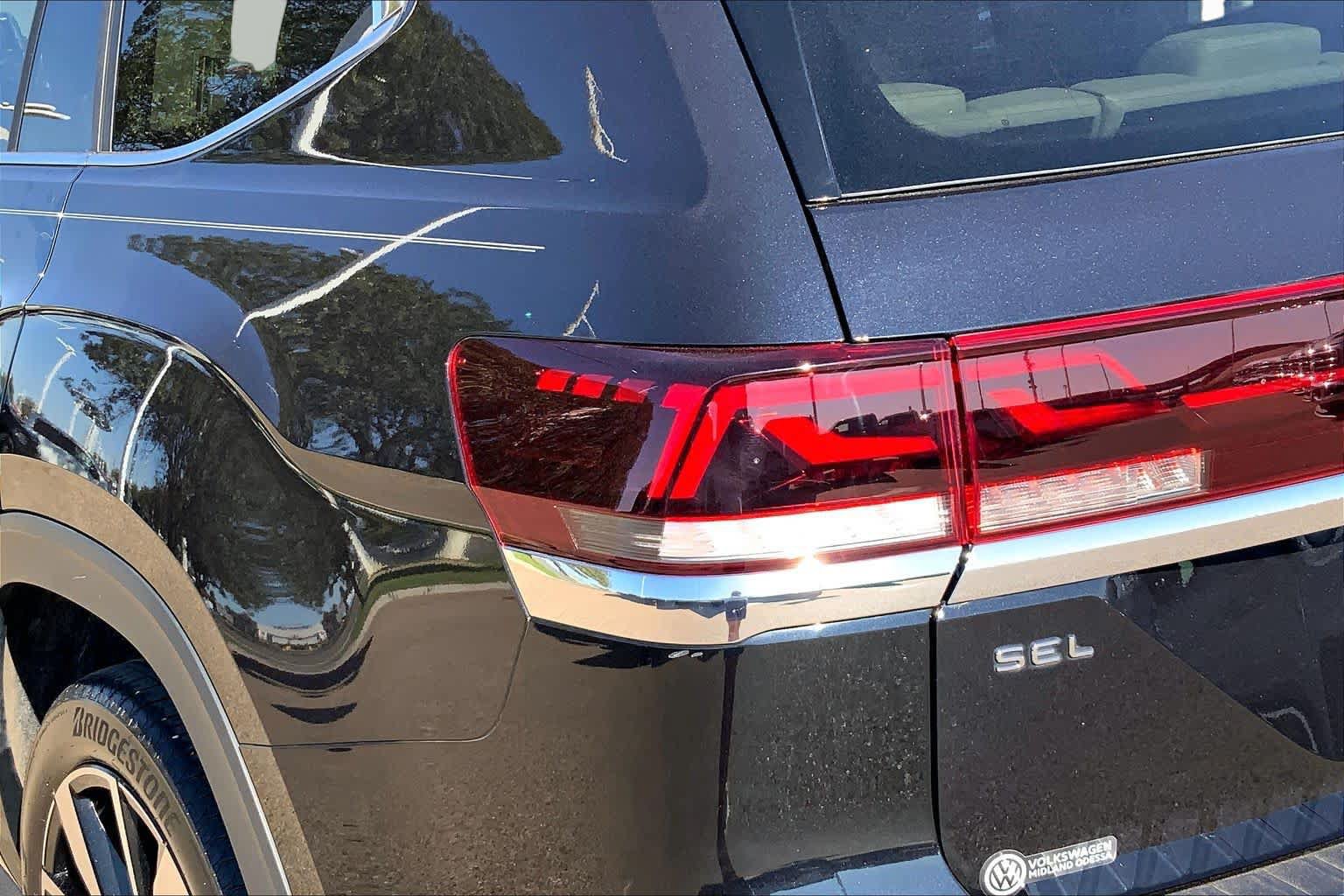 Used 2025 Volkswagen Atlas SEL Premium R-Line AWD/4WD image 29
