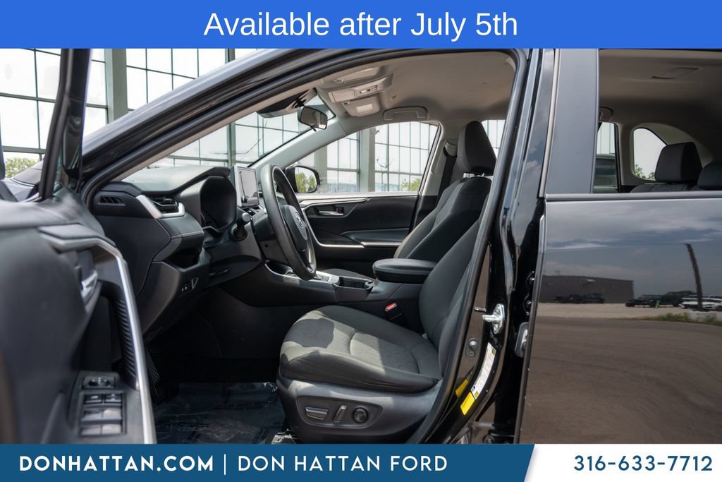 Used 2024 Toyota RAV4 XLE FWD image 6