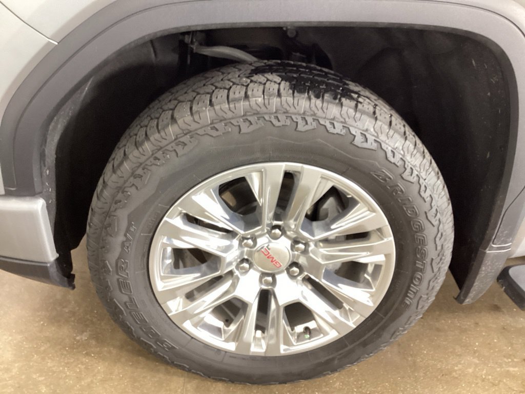 Used 2025 GMC Sierra 1500 Denali w/ Technology Package AWD/4WD image 33