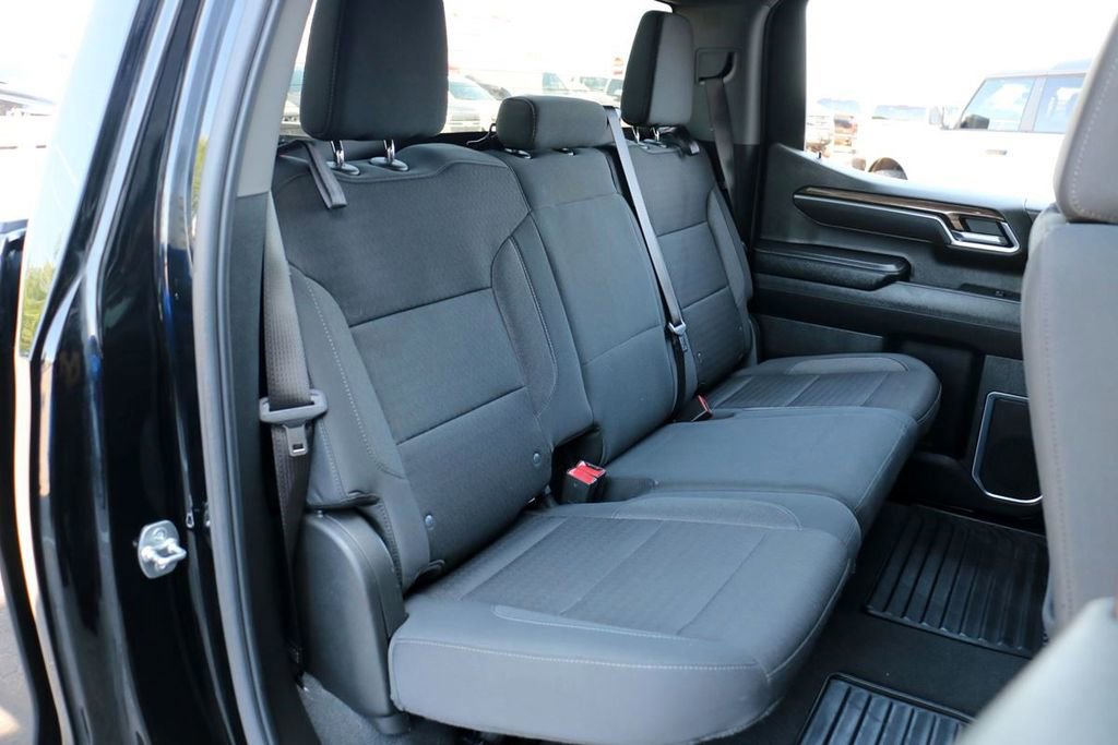 Used 2025 Chevrolet Silverado 1500 LT RWD image 30