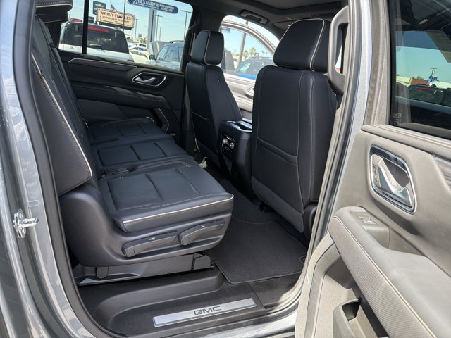 Used 2022 GMC Yukon XL SLT w/ SLT Premium Package AWD/4WD image 18