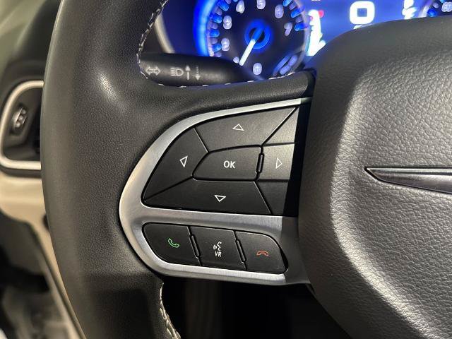 Used 2024 Chrysler Pacifica Touring-L FWD image 19