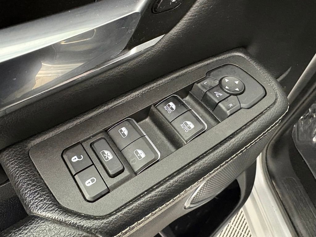 Used 2025 RAM 1500 Laramie AWD/4WD image 13