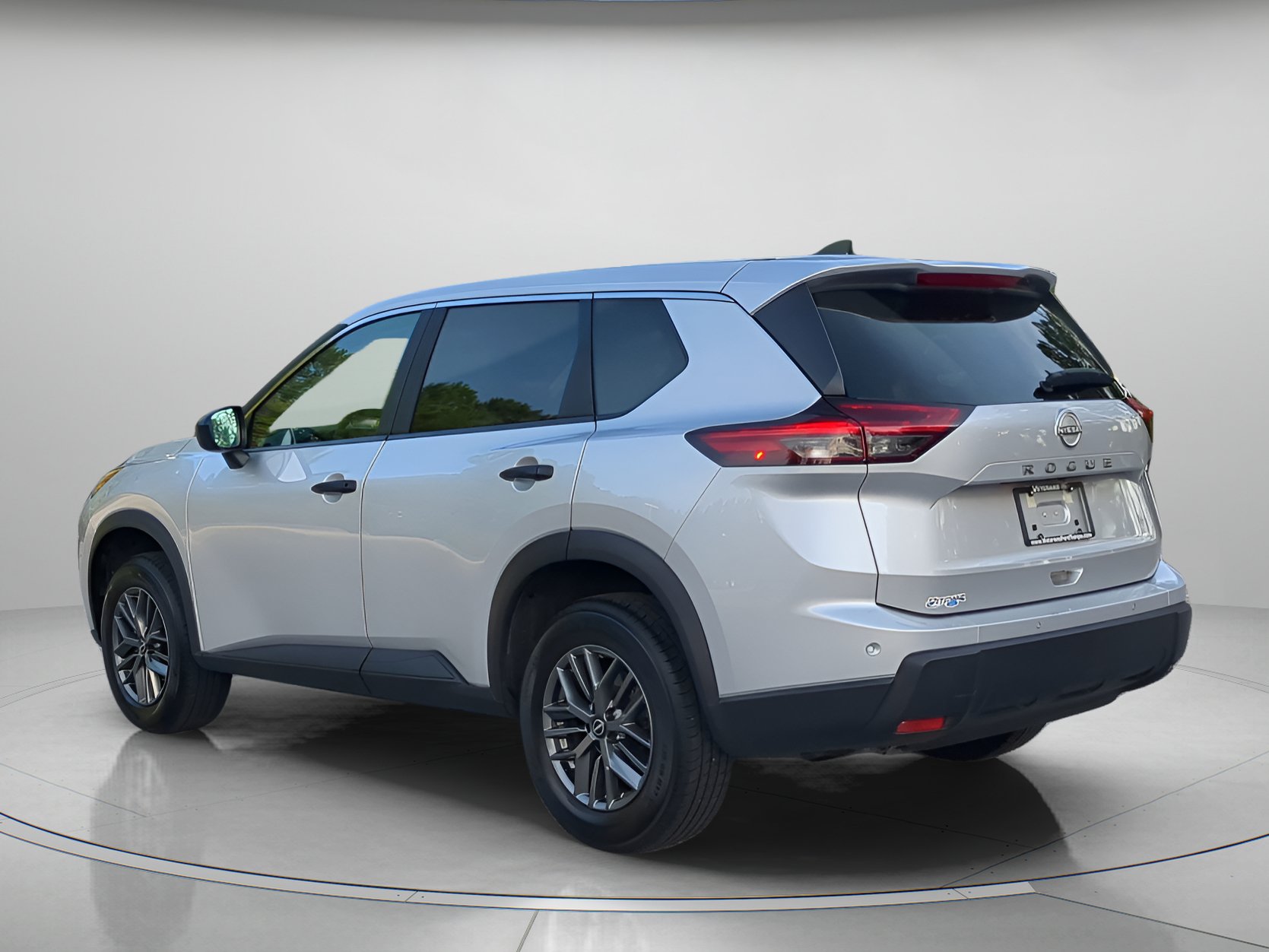 Used 2024 Nissan Rogue S FWD image 42