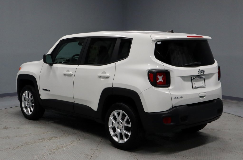 Used 2023 Jeep Renegade Latitude image 3