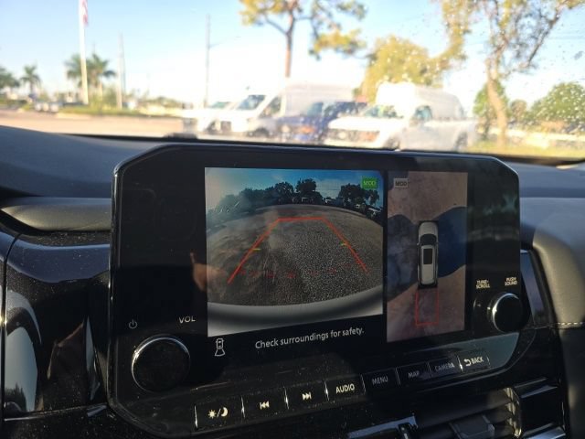 Used 2024 Nissan Pathfinder SL FWD image 13