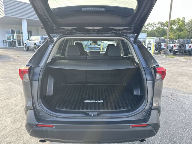 Used 2022 Toyota RAV4 XLE w/ Convenience Package FWD image 25