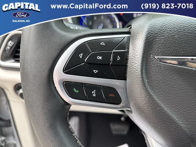 Used 2024 Chrysler Pacifica Touring-L FWD image 21