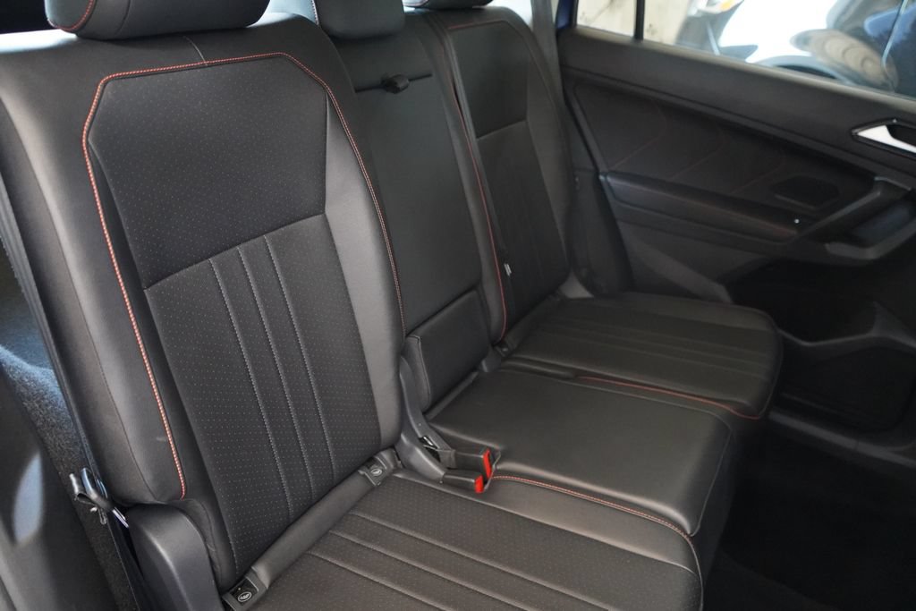Used 2024 Volkswagen Tiguan SE AWD/4WD image 25