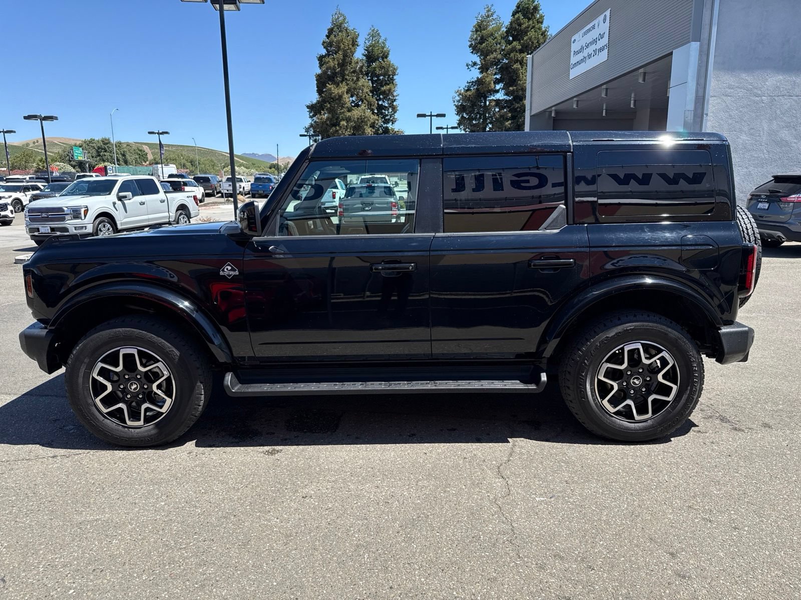 Certified 2025 Ford Bronco Outer Banks AWD/4WD image 2