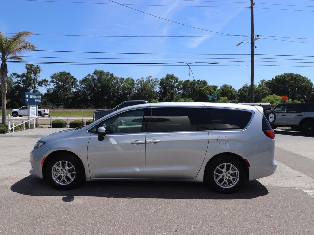 Used 2023 Chrysler Voyager LX FWD image 5