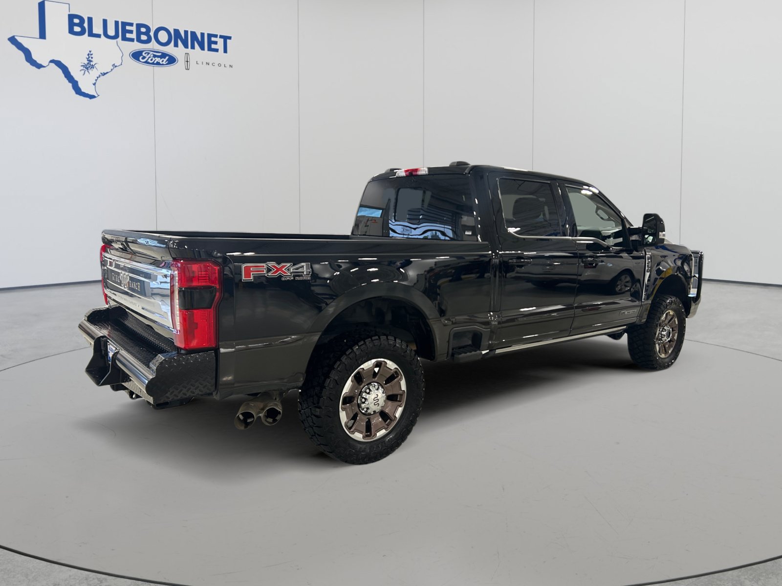 Certified 2024 Ford F250 King Ranch w/ FX4 Off-Road Package AWD/4WD image 5