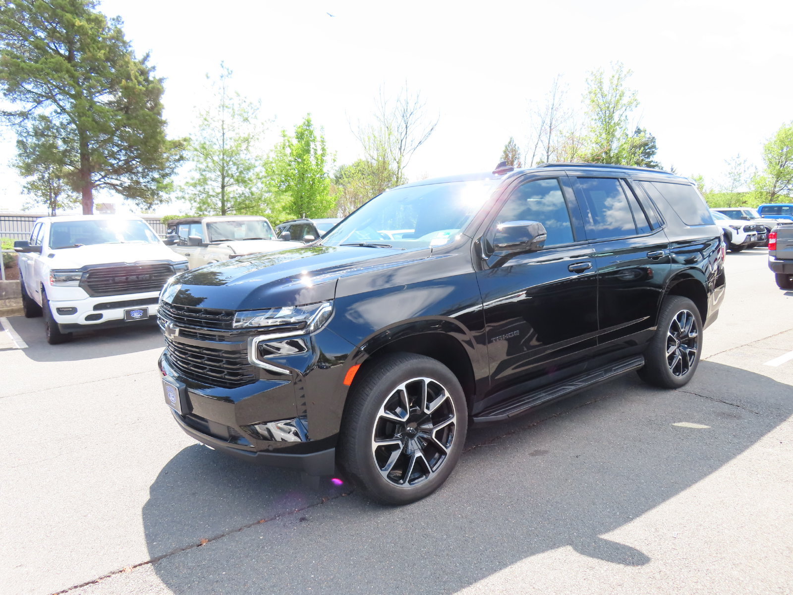 Used 2023 Chevrolet Tahoe RST w/ Luxury Package AWD/4WD image 3