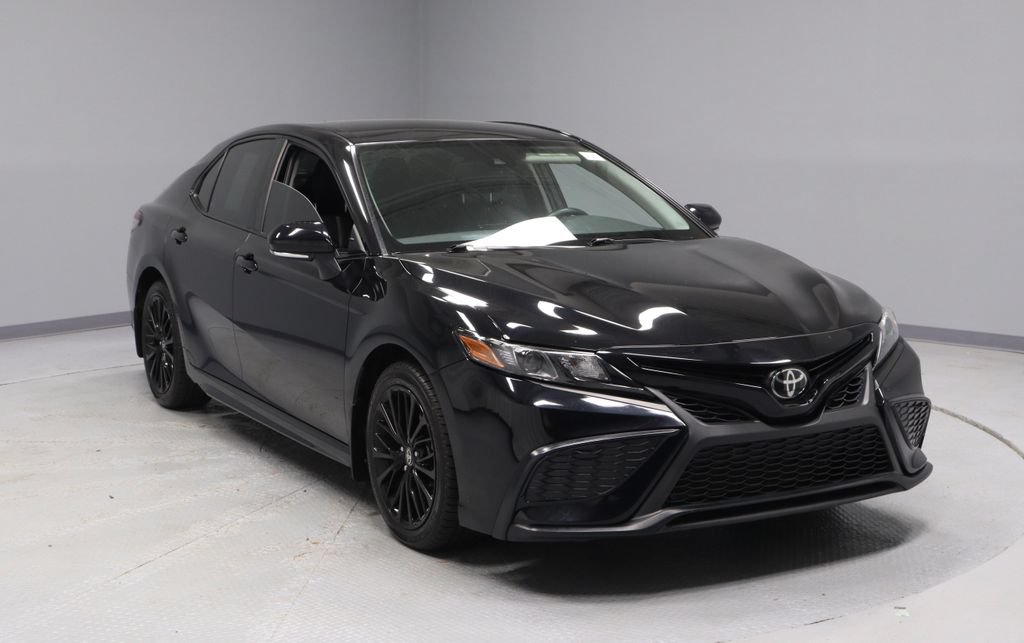 Used 2022 Toyota Camry SE w/ Convenience Package FWD image 1