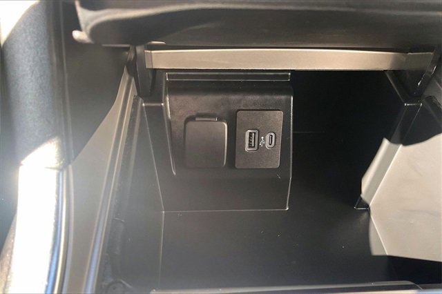 Certified 2022 Ford Explorer XLT w/ Equipment Group 202A image 33