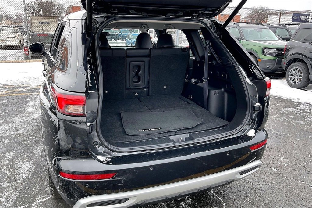 Used 2024 Mitsubishi Outlander SE image 26