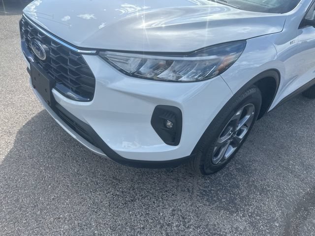 Certified 2025 Ford Escape ST-Line Select AWD/4WD image 9