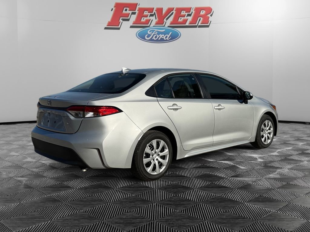 Used 2024 Toyota Corolla LE FWD image 5