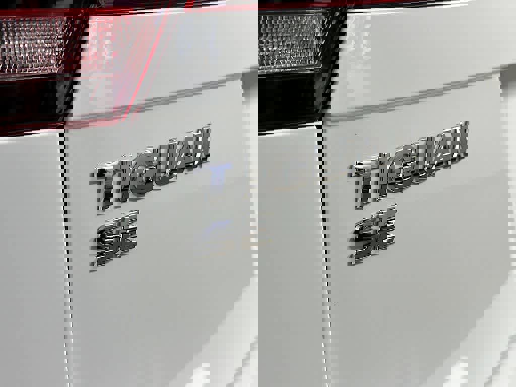 Used 2021 Volkswagen Tiguan SE image 10