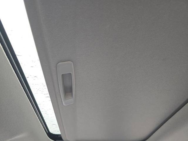 Used 2025 Nissan Sentra SR w/ SR Premium Package image 25