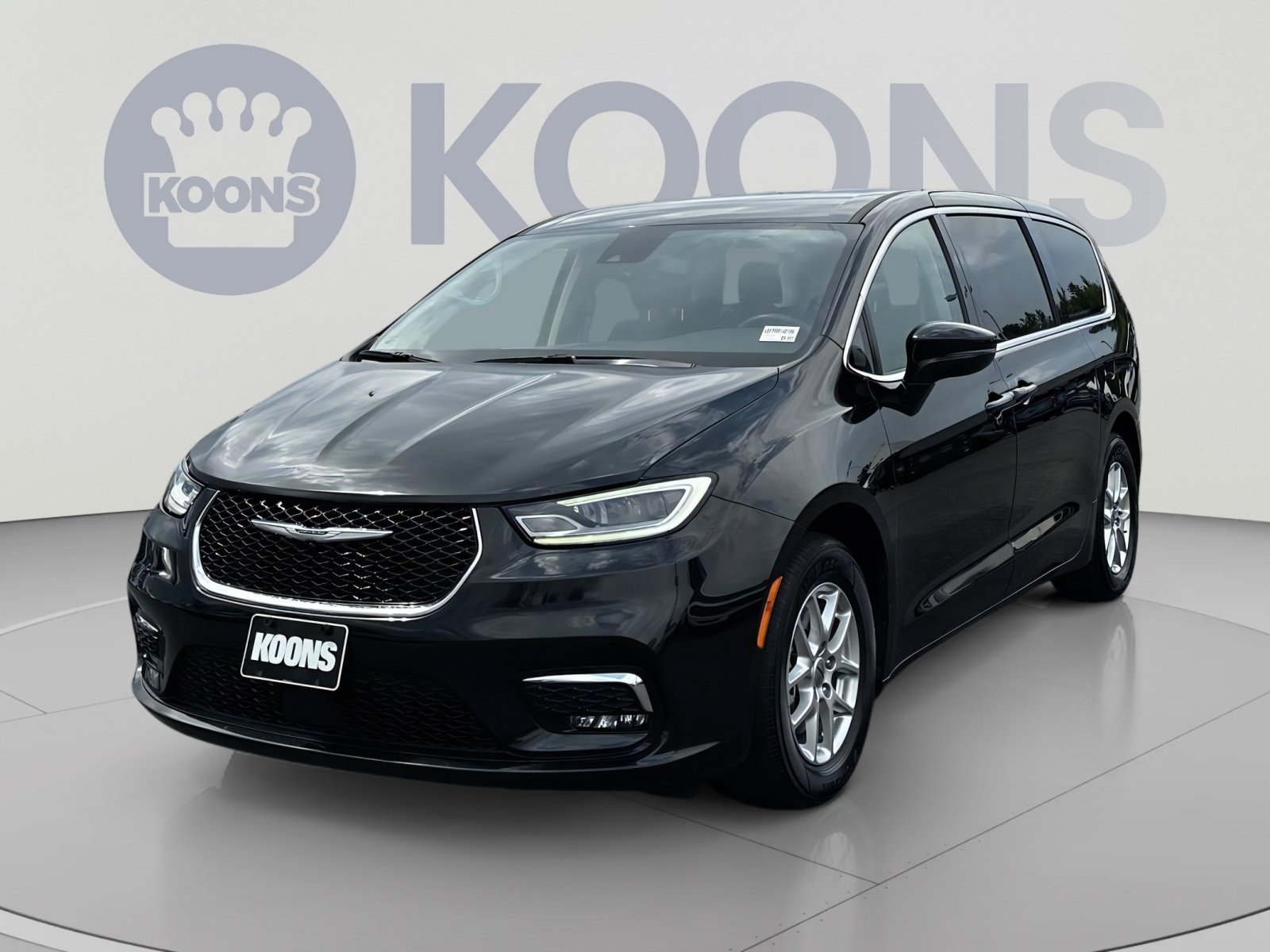 Used 2024 Chrysler Pacifica Touring-L FWD image 1