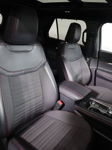 Certified 2025 Ford Explorer ST-Line w/ Premium Package AWD/4WD image 10