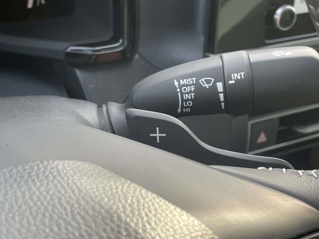 Used 2025 Toyota Camry SE image 14