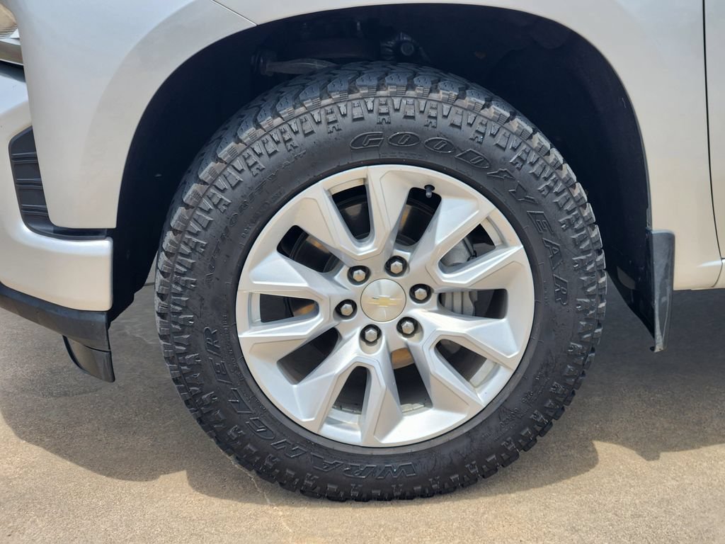 Used 2020 Chevrolet Silverado 1500 Custom w/ Custom Value Package AWD/4WD image 10