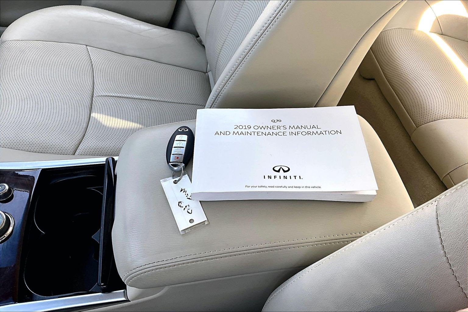 Used 2019 INFINITI Q70 Luxe AWD/4WD image 11